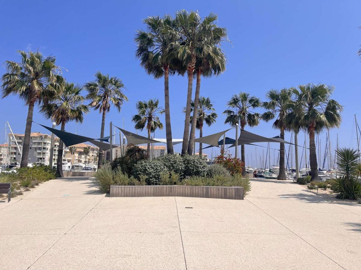 Appartement 2P, 4 Couchages, Terrasse Et Salon De Jardin A 200M De La Plage, Frejus - Fr-1-226A-22 المظهر الخارجي الصورة